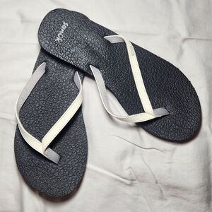Sanuk Women's Yoga Joy II Sandal Size 8 Black‎ & White NWOT